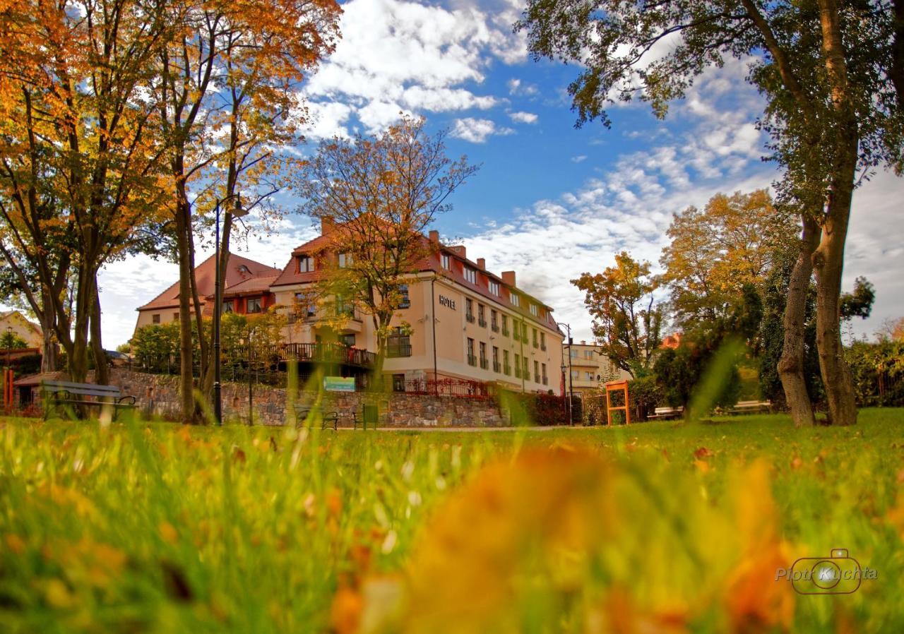 Hotel I Restauracja "Pod Orlem" Kartuzy Exteriör bild